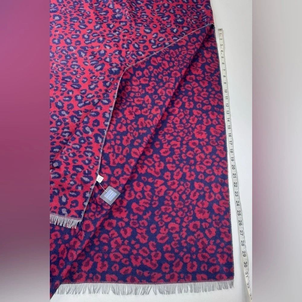 NWT Victoria Leland Animal Pattern Shoulder Throw Wrap Scarf